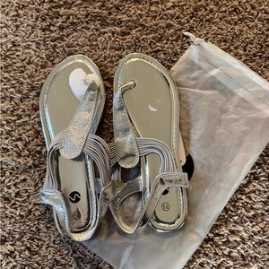 Women’s Silver Elastic-Strap Sandals